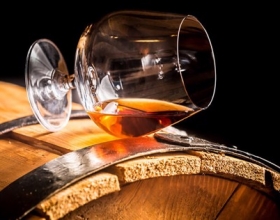 Tìm hiểu vùng rượu mạnh Armagnac của Pháp